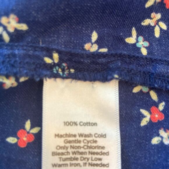 Talbots Navy cotton floral romantic preppy floral blouse. Collar, V neck pretty - Picture 9 of 9